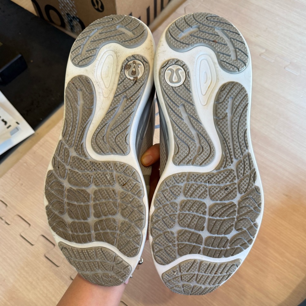 Lululemon Blissfeel Womens Running Shoe
Silver Drop / Silver Drop / Alpine White - Picture 10 of 16